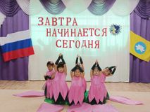 "Танец Лотоса" Музыкальный руководитель - Мацакова Цаган Элвиговна
